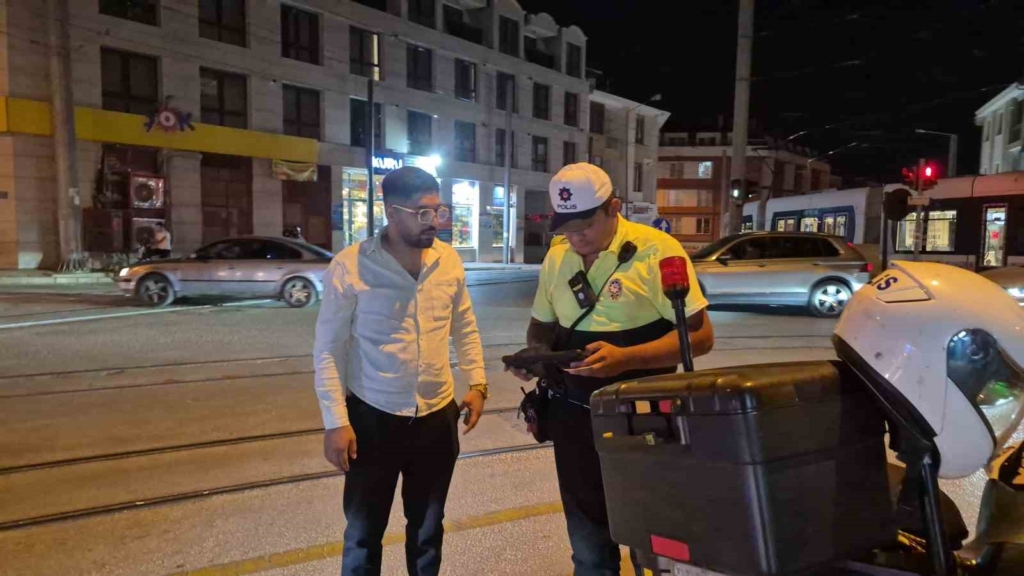 Eskişehir’de 25 polis ekibinin katılımı ile asayiş ve trafik uygulaması