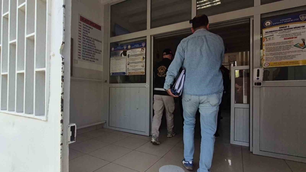 Oto galerici gencin ölümünün 3 şüphelisi adliyeye sevk edildi