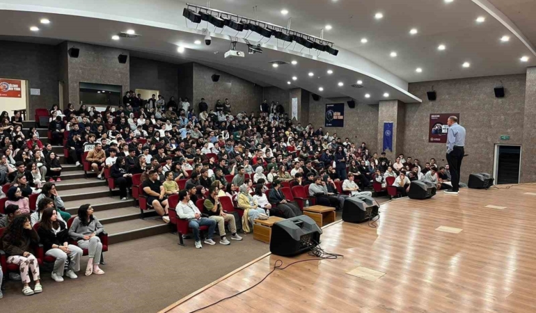 Eskişehir GSB yurtlarında yeni öğrenciler için uyum buluşması
