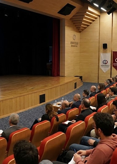 Zirve “Alışılmışın Dışında”