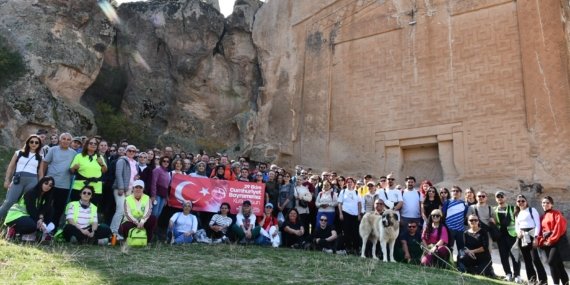 Cumhuriyet’in 103. yılı Frig Vadisi’nde doğa yürüyüşüyle kutlandı