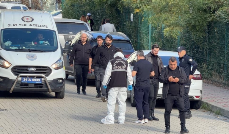Eski Okuluna Üniformayla Gelen Öğrenci 6 Öğrenciyi Bıçakladı
