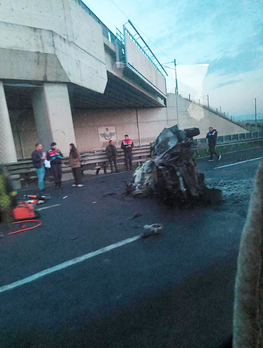 Ankara-Eskişehir yolundaki kazada sürücü yanarak hayatını kaybetti