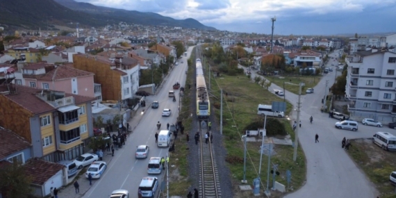 İzmir-Eskişehir Treninin Çarptığı 18 Yaşındaki Genç Hayatını Kaybetti