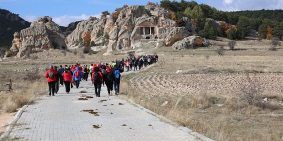Frig Vadisi’nde Cumhuriyet Doğa Yürüyüşü