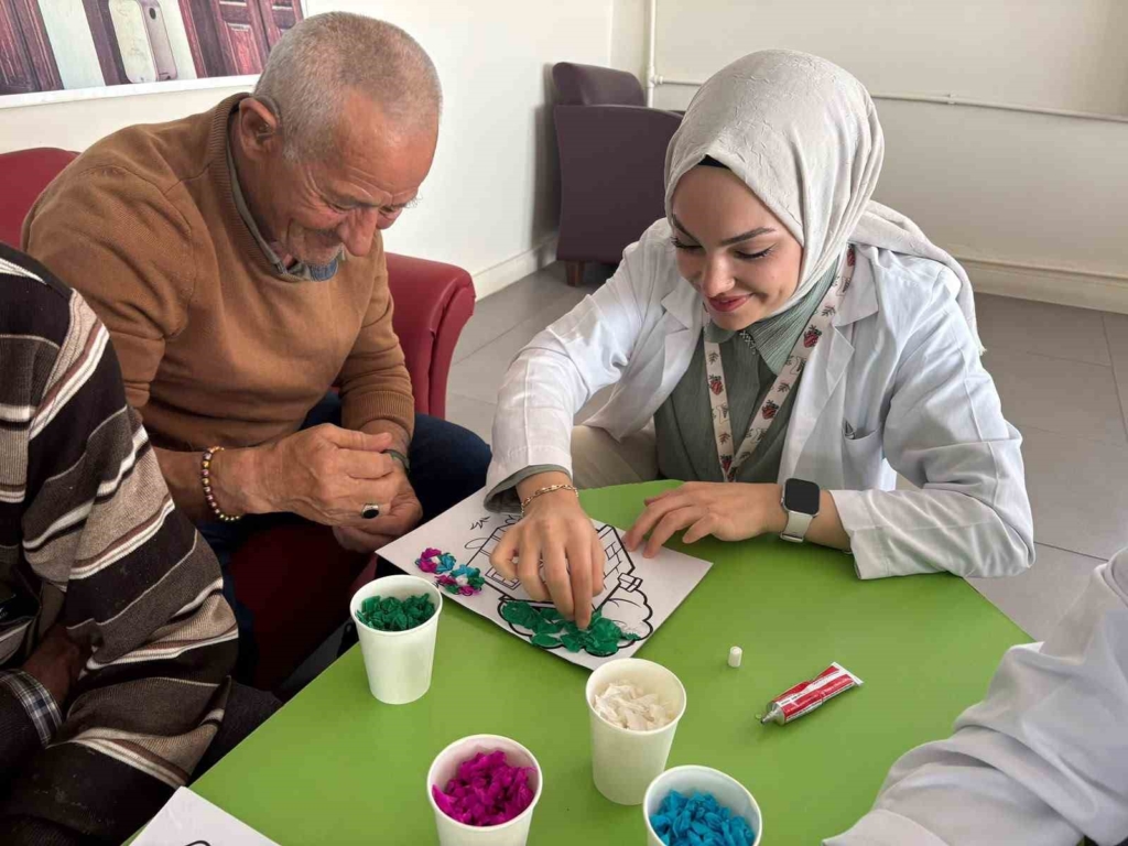 Üniversite öğrencilerinden yaşlılara yönelik anlamlı etkinlik