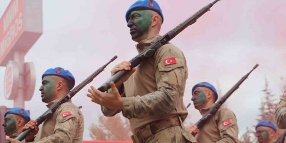 Eskişehir’de Cumhuriyet kutlamalarına jandarma ve komandolar damga vurdu