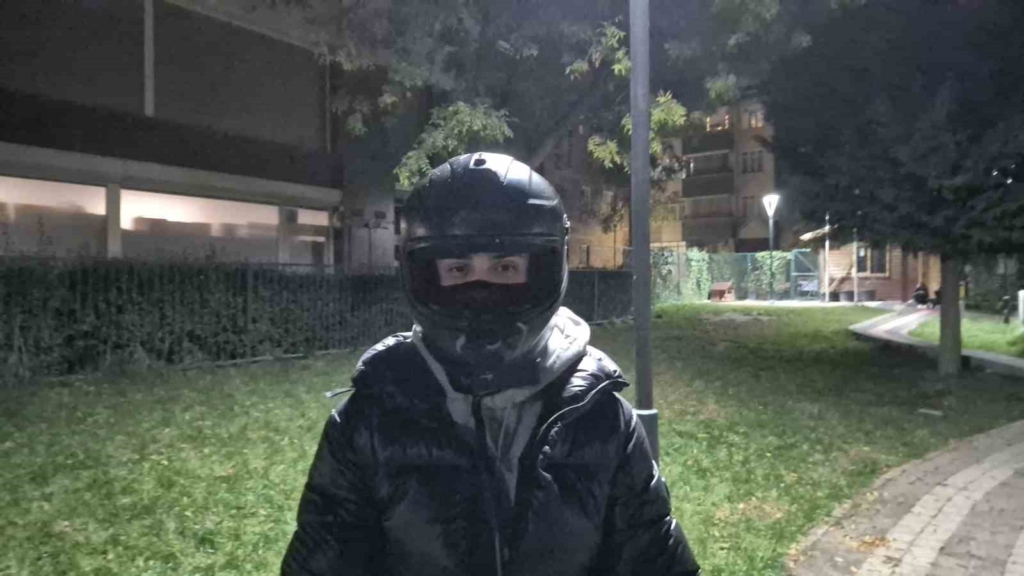 Kadın sürücü trafikte tartıştığı motosikletlinin üzerine yürüdü