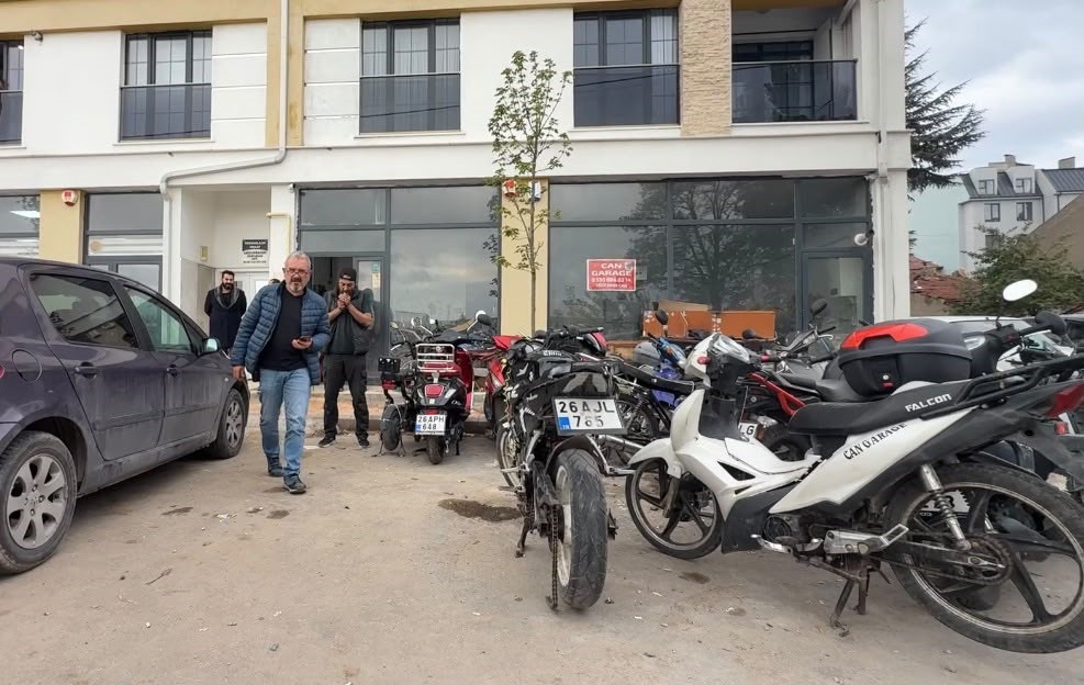 Çalınan motosikletini takip cihazı sayesinde 1 günde buldu