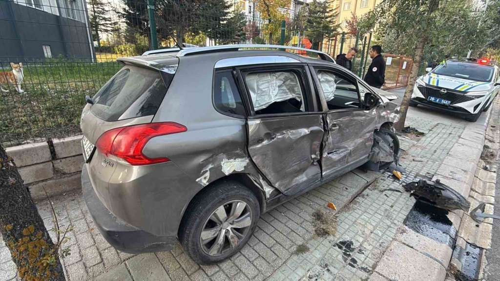 Alkollü sürücünün karıştığı kazada ters yöne giren SUV araç hurdaya döndü, 1 kişi yaralandı