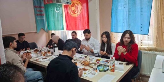 Eskişehir’de Türk Dünyası öğrencileri kahvaltıda buluştu