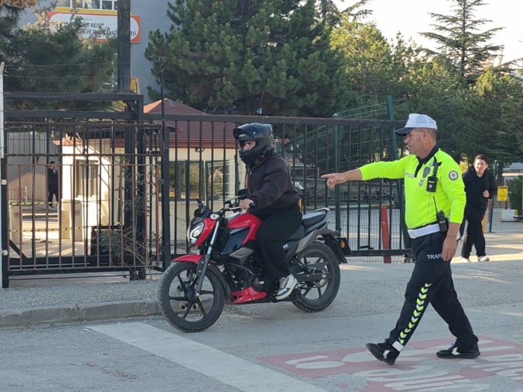 İl Emniyet Müdürlüğünden okul çevreleri ve servis araçlarına denetim