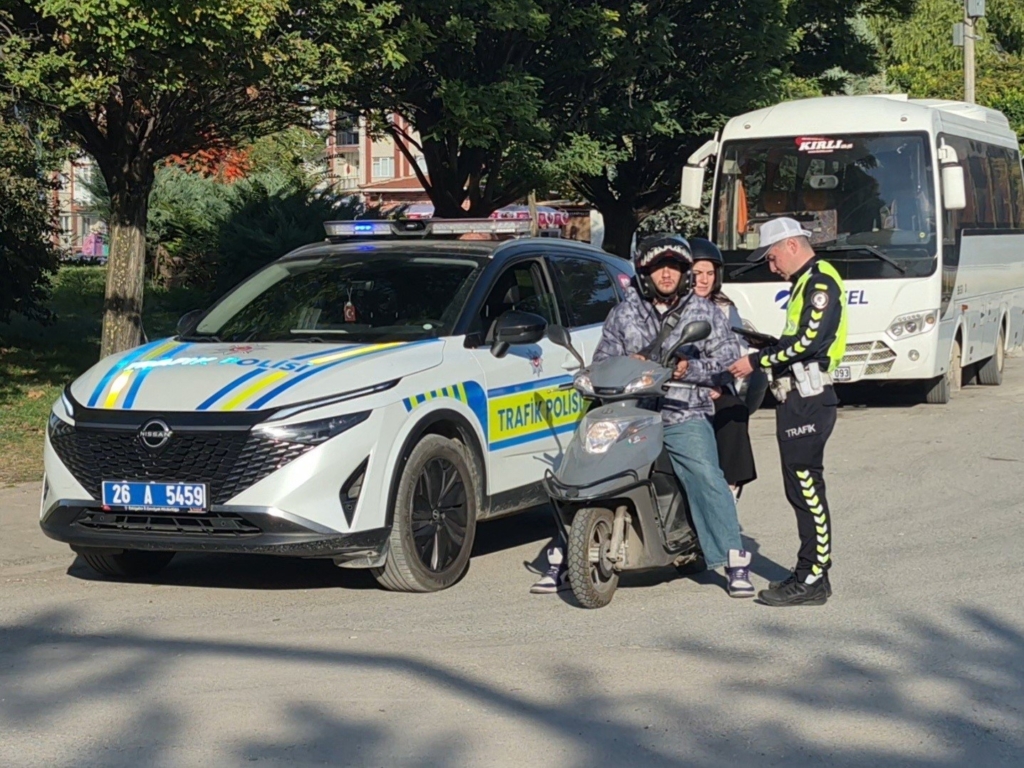 İl Emniyet Müdürlüğünden okul çevreleri ve servis araçlarına denetim
