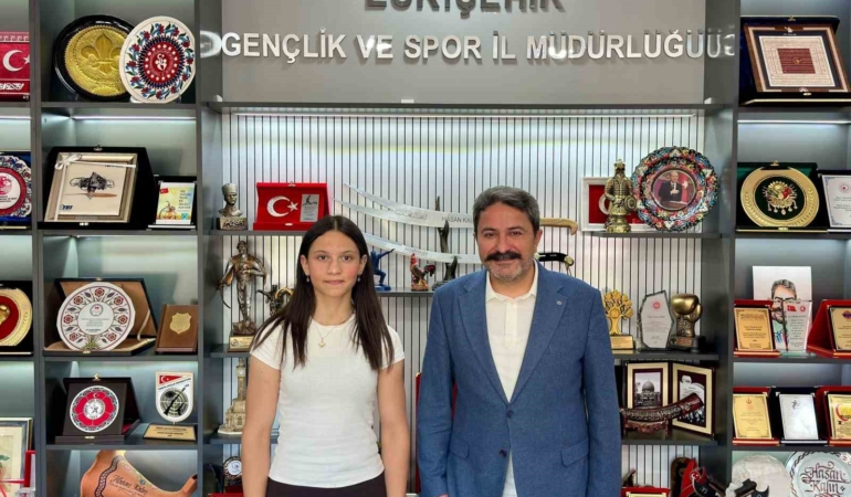 Eskişehirli öğrenci, bilek güreşi başarısıyla Şampiyonlar Kampı’nda
