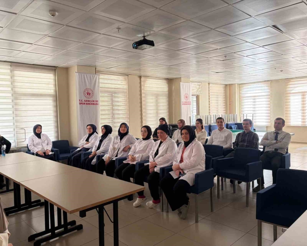 Öğrenci yurdundaki personele ’Beslenme Hizmetleri Uygulama Eğitimi’ verildi