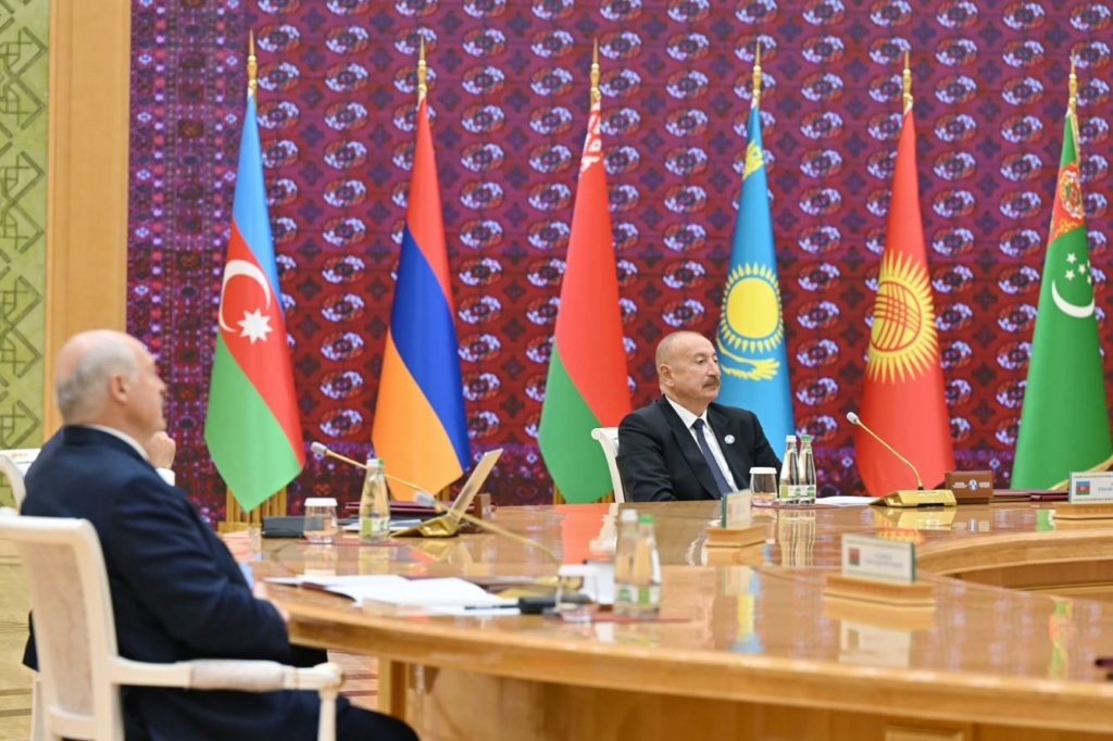 Azerbaycan Cumhurbaşkanı Aliyev: "Orta vadede hedefimiz, Azerbaycan’dan geçen yük taşımacılığını her bir yönde 15 milyon tona çıkarmaktır"