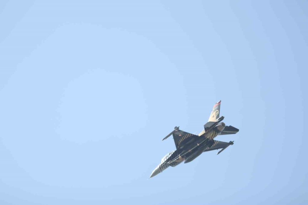 SOLOTÜRK Eskişehir’de gösteri uçuşu öncesi çevre tanıma uçuşu yaptı