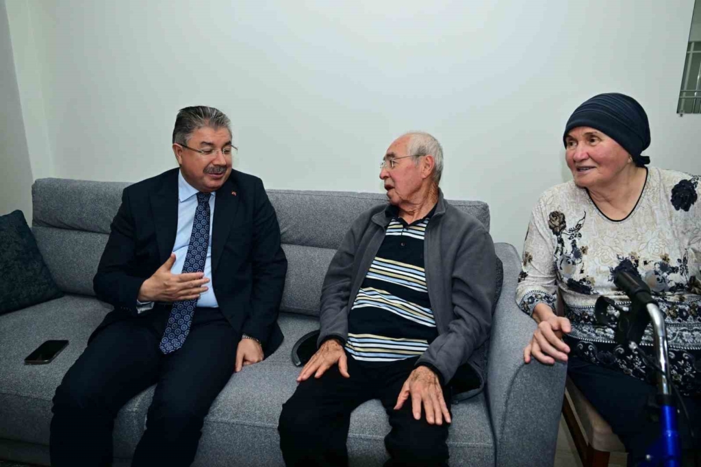 Vali Yılmaz’dan yaşlı vatandaşın evine anlamlı ziyaret