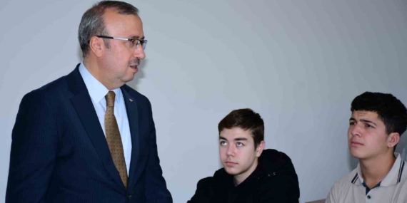 Sinan Aydın, Firuz Kanatlı Mesleki ve Teknik Anadolu Lisesi’nde öğrencilerle buluştu