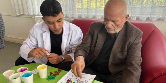 Eskişehir’de üniversite öğrencilerinden huzurevi sakinlerine etkinlik