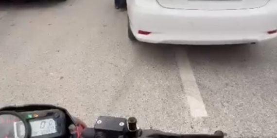 Eskişehir’de trafikte “emekli polis” tartışması kask kamerasında