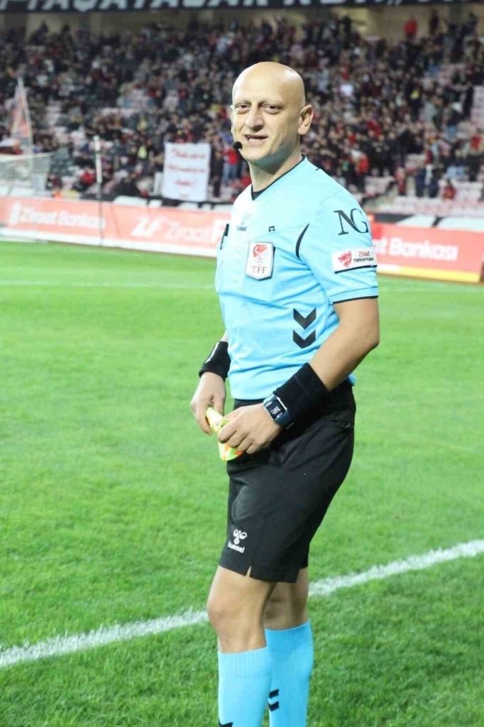 Eskişehirspor maçında görev yapan hakem Pierluigi Collina’ya benzetildi