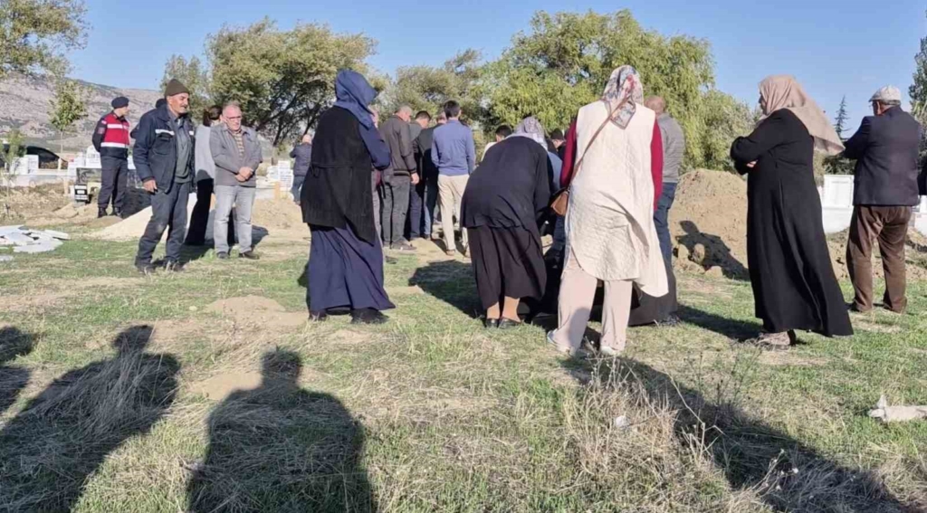 Yeğeni tarafından öldürülen amca son yolculuğuna uğurlandı