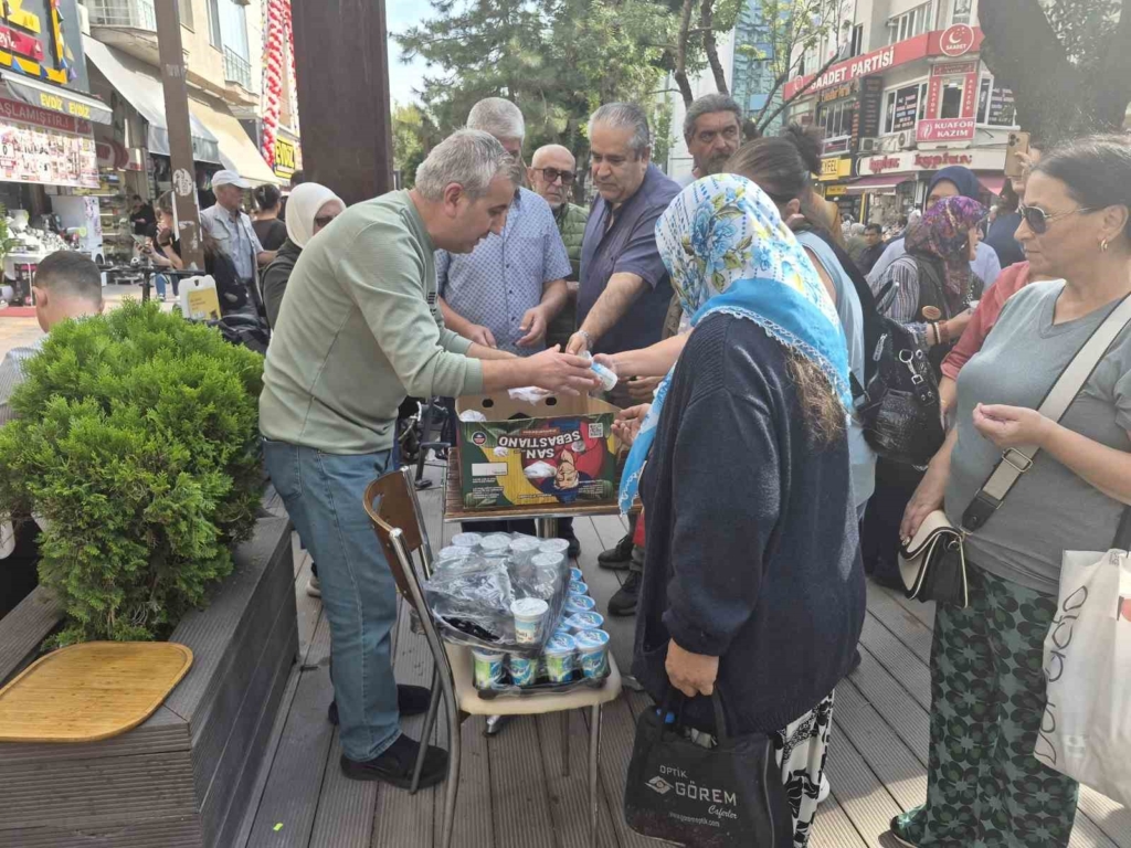 Eskişehir’de hayırseverler ile ihtiyaç sahiplerini buluşturan çaycı