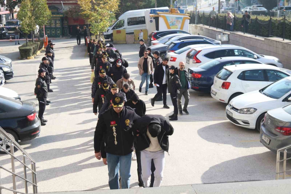 Eskişehir merkezli fuhuş operasyonunda 18 şüpheli tutuklandı