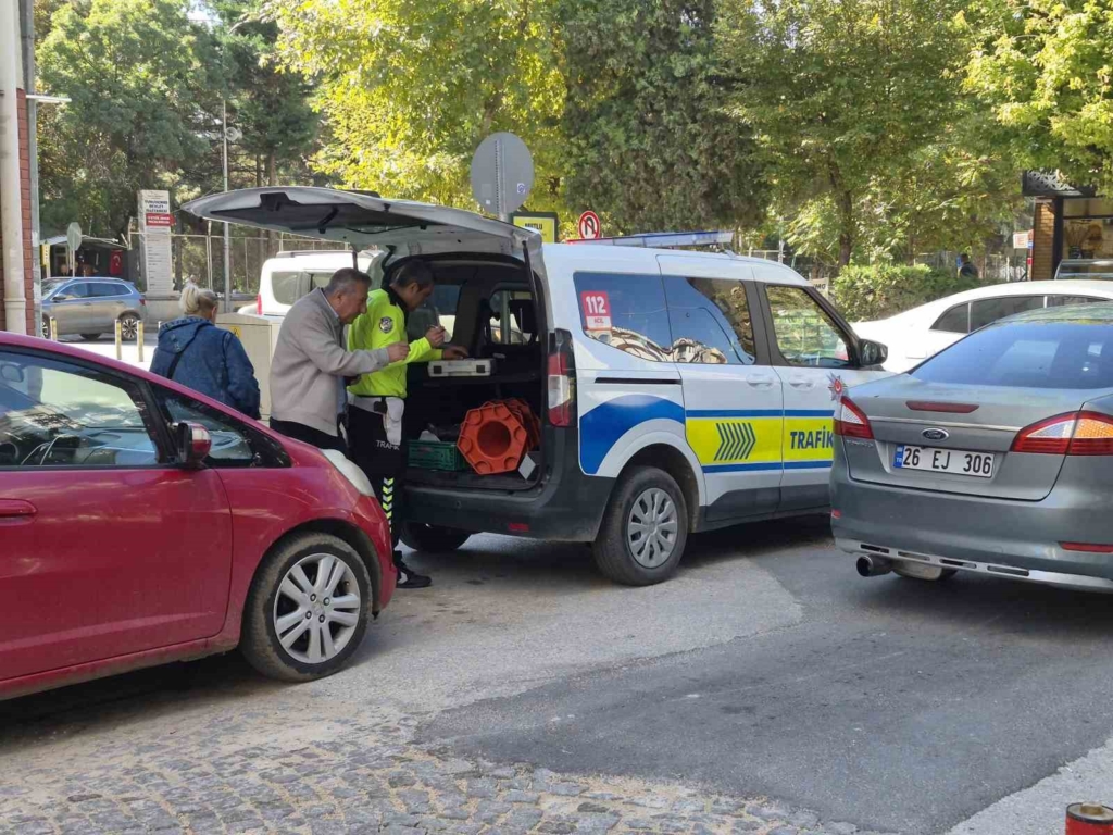 Eskişehir’de otomobilin çarptığı yaşlı adam yaralandı