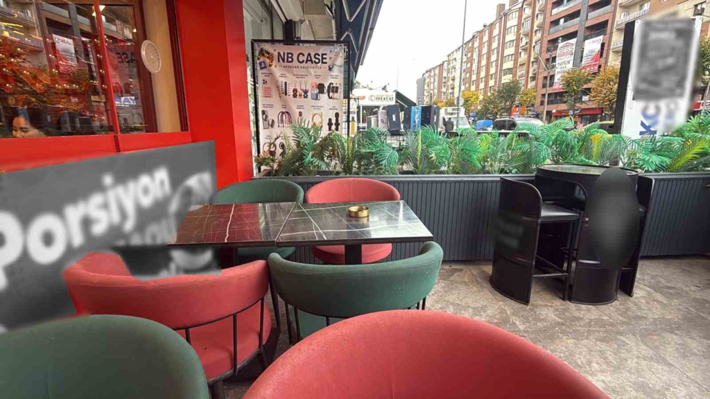 Sütlaca kadar yediler bin 950 TL hesabı ödemeyip çitten atlayarak kaçtılar