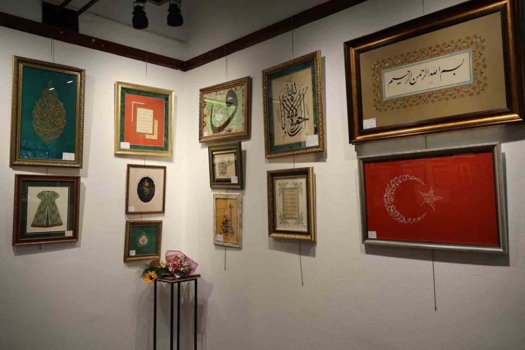 Eskişehirli Özçelikel çiftinden ilk hat ve tezhip sergisinde 59 eser sanatseverlerle buluştu