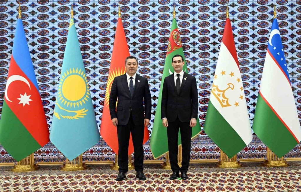 Kırgızistan Cumhurbaşkanı Caparov: "Orta Asya ve Azerbaycan ortak elektronik ticaret platformunun oluşturulmasını öneriyoruz"