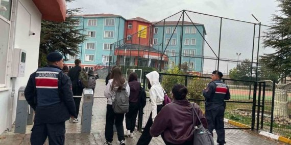 Eskişehir’de jandarmadan okul çevreleri ve servislere yönelik denetim