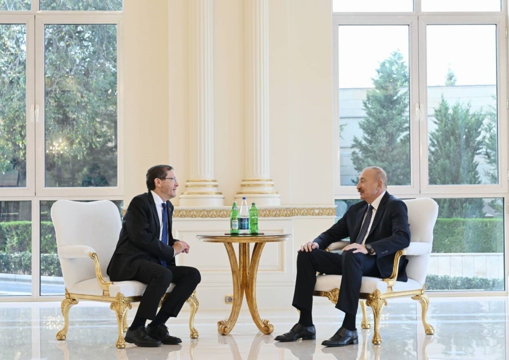 Azerbaycan Cumhurbaşkanı Aliyev, İsrail Cumhurbaşkanı Herzog ile bir araya geldi