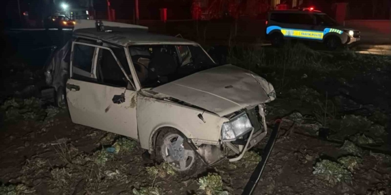 Eskişehir’de polisten kaçan otomobil tarlaya uçtu: 1 yaralı