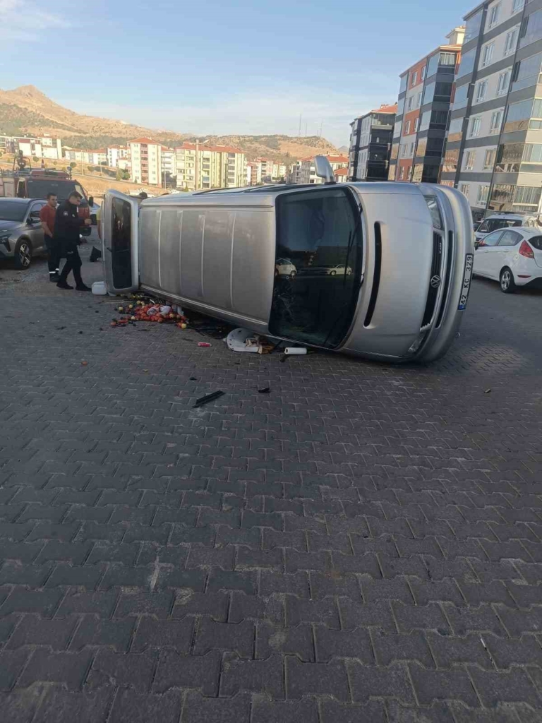 Eskişehir’de otomobil minibüsle çarpıştı: 5 yaralı