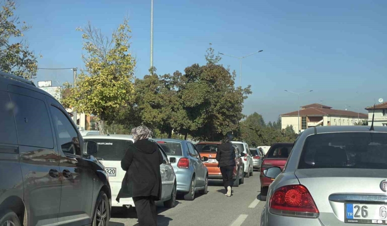 Eskişehir’de KPSS adayları trafiği aşmak için koştu