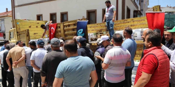 Eskişehir Büyükşehir Belediyesinden üreticiye sıvı gübre desteği