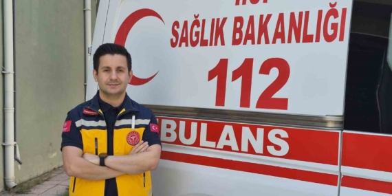 Bir yandan acil hastalara müdahale ederken, diğer yandan bilimsel çalışmalar yürütüyor