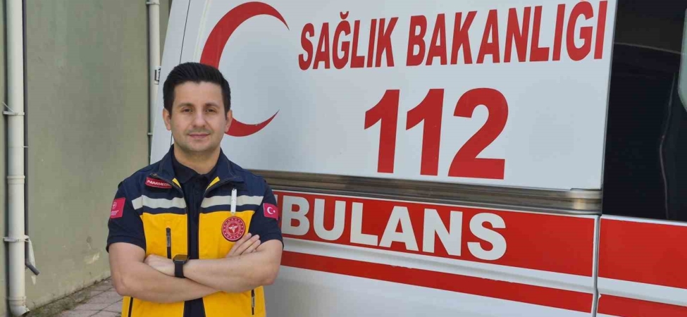 Bir yandan acil hastalara müdahale ederken, diğer yandan bilimsel çalışmalar yürütüyor
