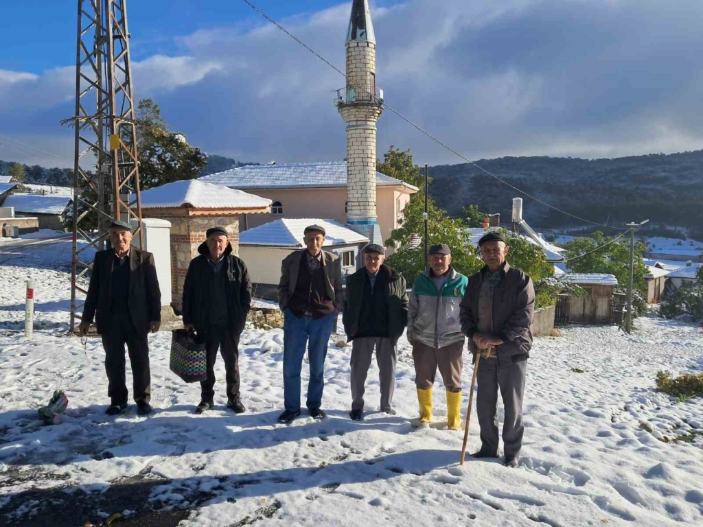 Eskişehir’in yüksek kesimlerine kar yağdı
