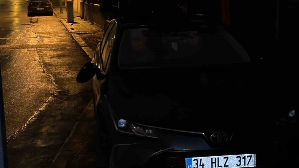 Eskişehir’de park halindeki araçların dikiz aynalarını kırdı