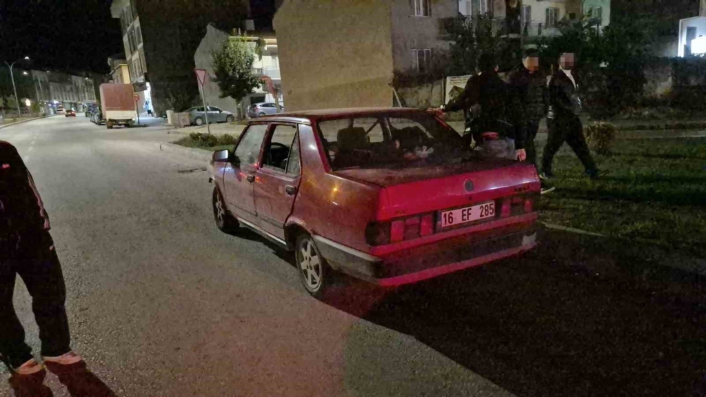 200 bin TL ceza yiyen sürücünün arkadaşları araç önünde plaka ile kameralara poz verdi