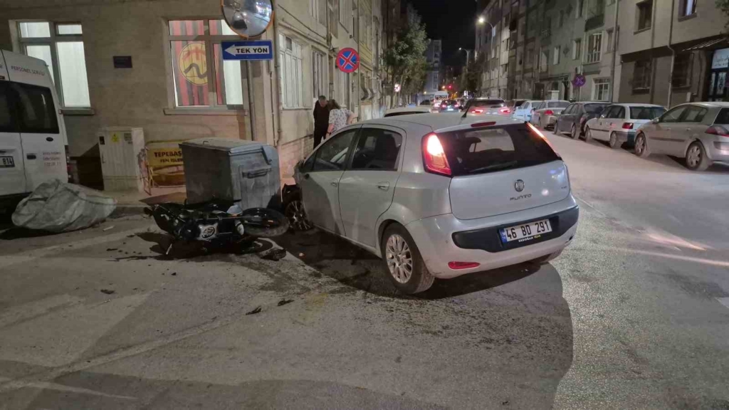 Eskişehir’de motosikletlinin yaralandığı feci kaza kamerada
