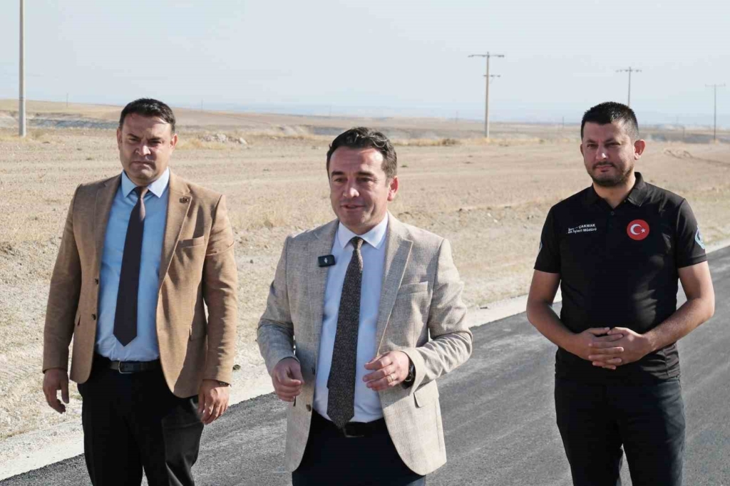 Sivrihisar-Çeltik bağlantı yolunda asfalt çalışmaları devam ediyor
