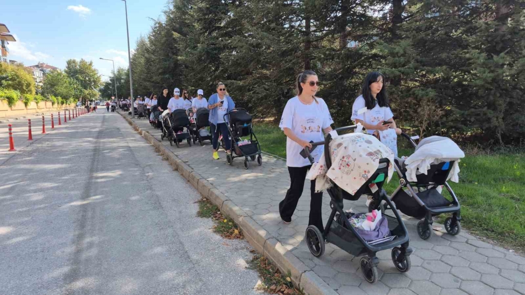 Eskişehir’de bebekli 75 anneyi parktan çıkardılar