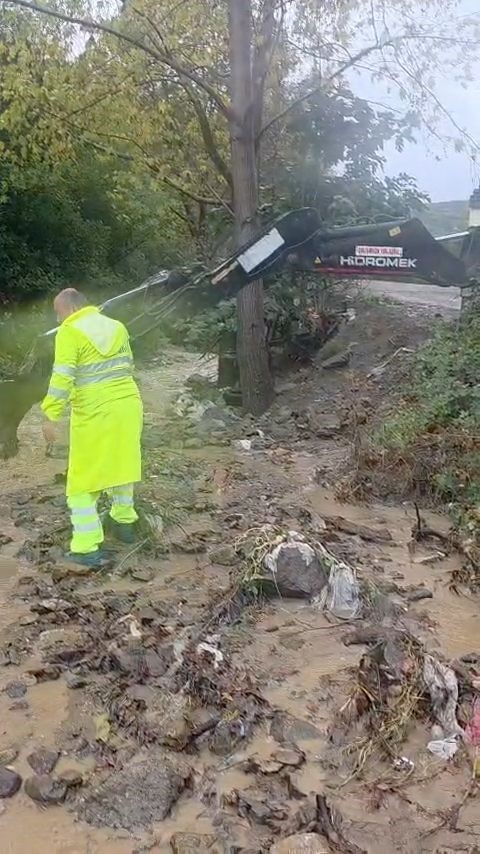 Mudanya’da taşkın riskine karşı Karanlık Dere’de çalışma