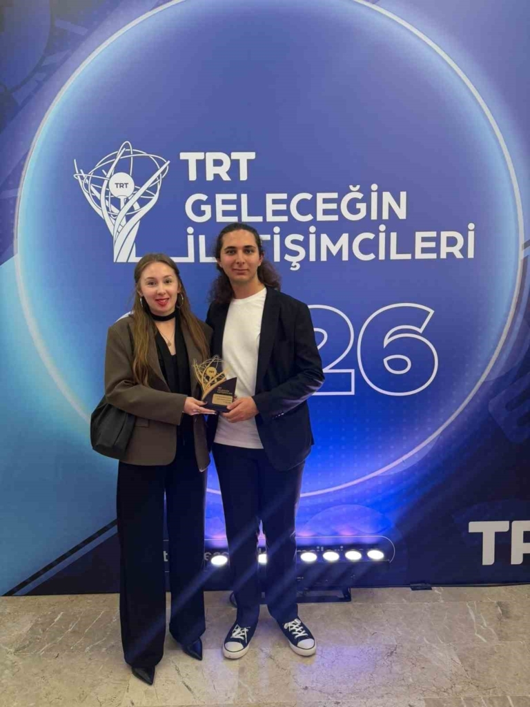 Anadolu Üniversitesi öğrencileri TRT Geleceğin İletişimcileri Yarışması’ndan 5 ödülle döndü