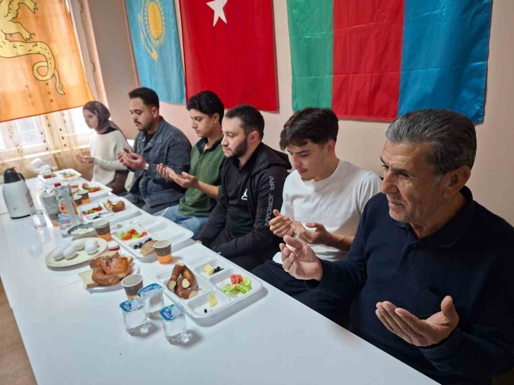 Eskişehir’de ‘Türk Dünyası öğrencileri’ kahvaltıda buluştular